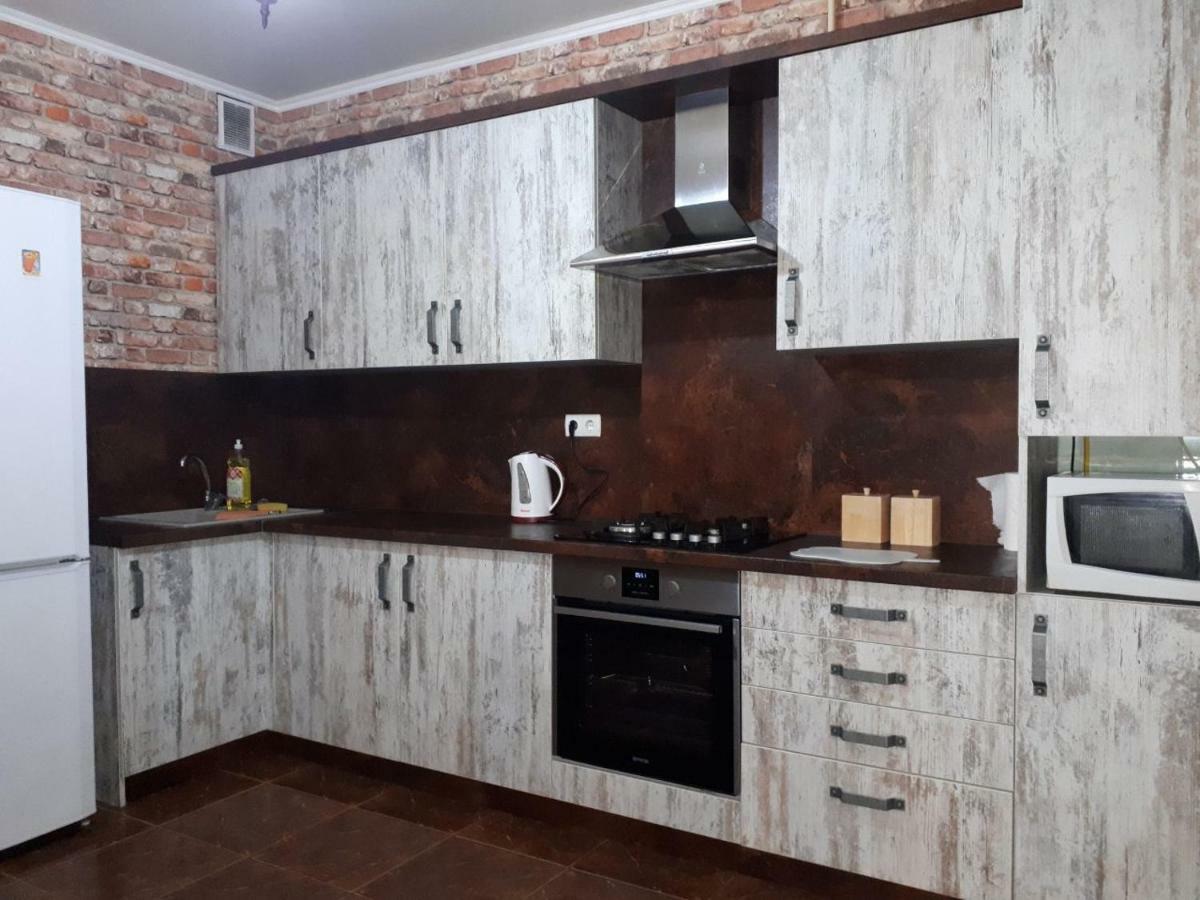 Large 2-Bedroom Apartament In The Center Chişinău Esterno foto