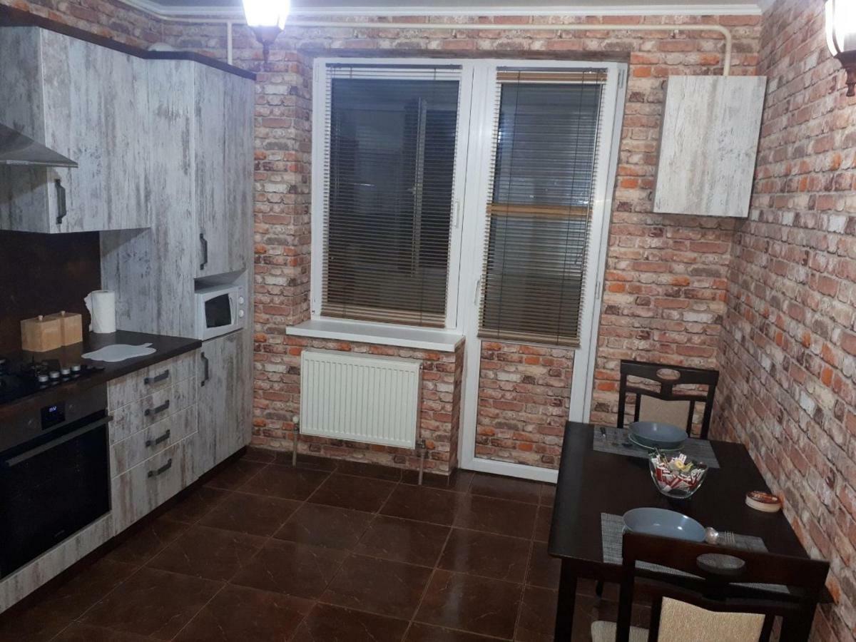 Large 2-Bedroom Apartament In The Center Chişinău Esterno foto