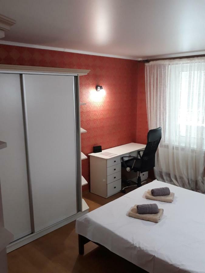 Large 2-Bedroom Apartament In The Center Chişinău Esterno foto