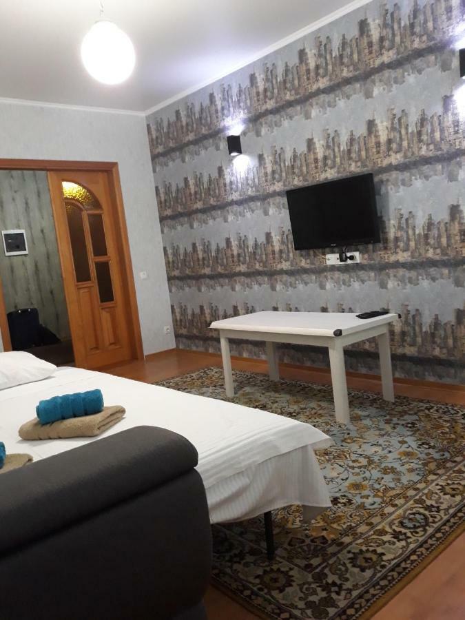 Large 2-Bedroom Apartament In The Center Chişinău Esterno foto