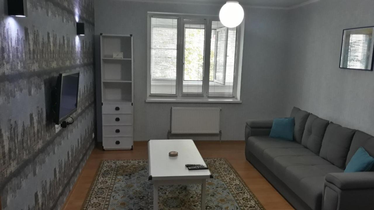 Large 2-Bedroom Apartament In The Center Chişinău Esterno foto